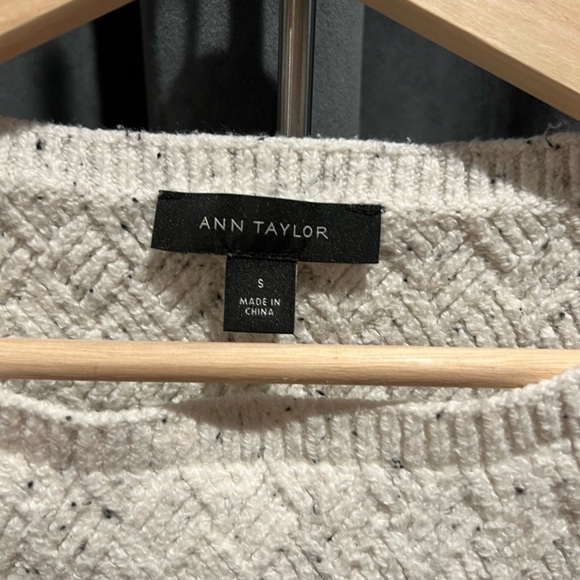 Ann Taylor sweater - Picture 2 of 6